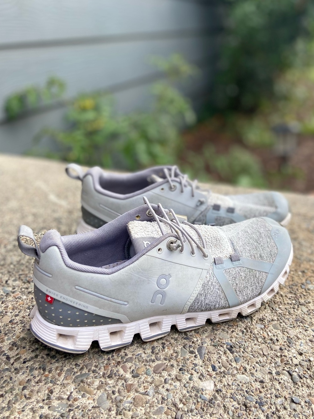 Womens Size 8 OnCloud tennis shoes Gray Sports Comfort Lace up
